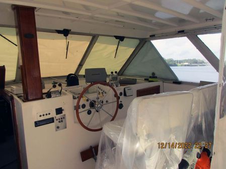 Hatteras Motoryacht Tri-Cabin image