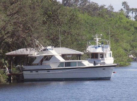 Hatteras Motoryacht Tri-Cabin image