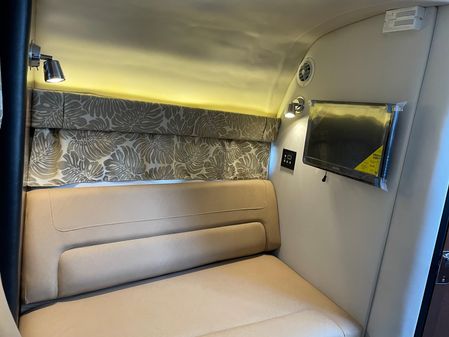 Crownline 294 CR image