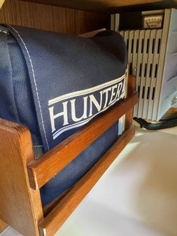 Hunter 320 image