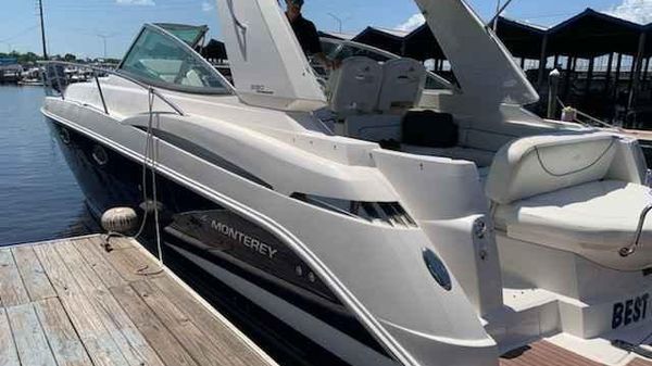 Monterey 330 Sport Yacht 