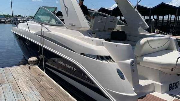 Monterey 330 Sport Yacht