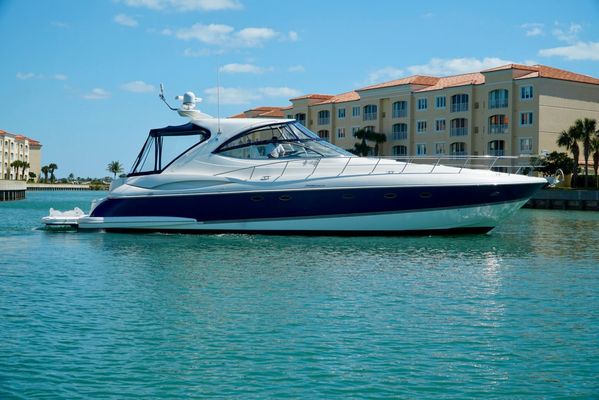 Cruisers Yachts 560 Express - main image