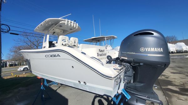 Cobia 280 Center Console 