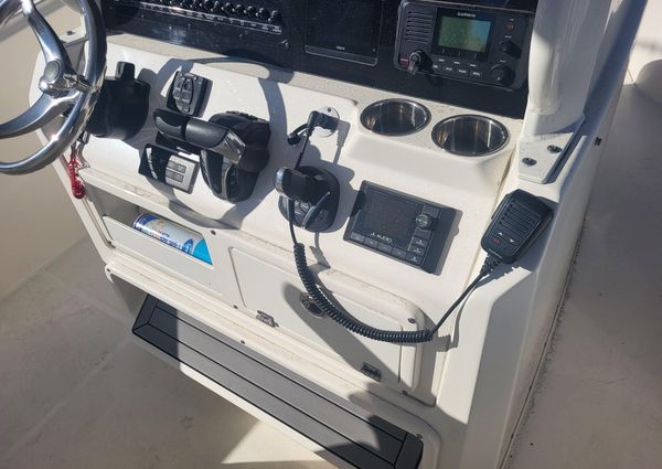 Cobia 280-CENTER-CONSOLE image