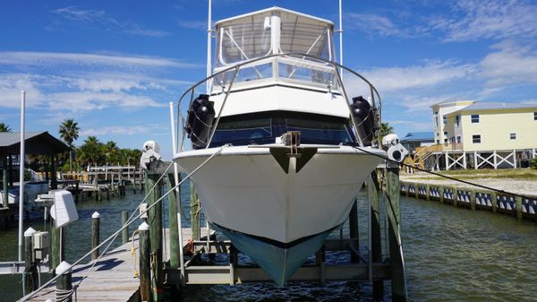 Hatteras 32 Flybridge Fisherman