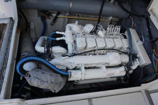 Hatteras 32 Flybridge Fisherman image