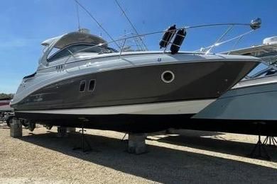 Rinker 340 Express Cruiser