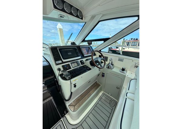 Sea Ray 470 Sundancer image