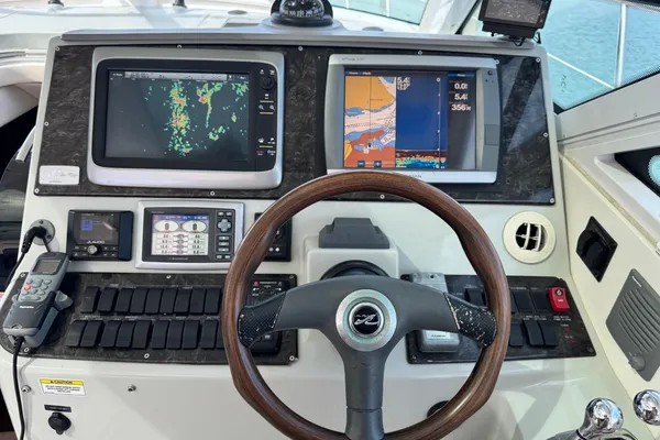 Sea Ray 470 Sundancer image