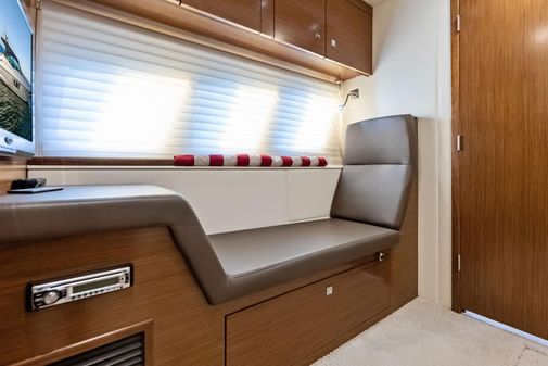 Cruisers Yachts 45 Cantius image