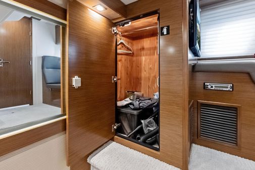 Cruisers Yachts 45 Cantius image