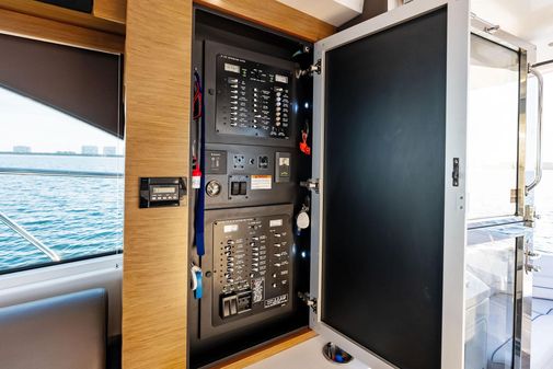 Cruisers Yachts 45 Cantius image