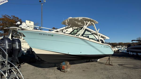 Cobia 240 Dual Console 