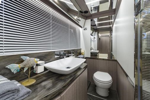 Galeon 640 Fly image