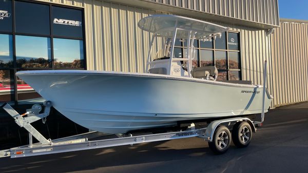 Sportsman Heritage 211 Center Console