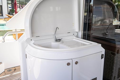 Azimut Flybridge image