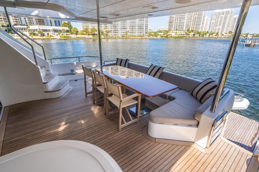 Azimut Flybridge image
