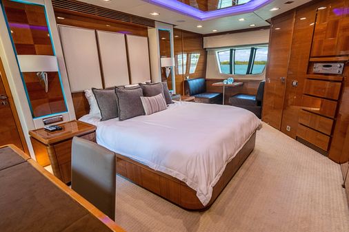 Azimut Flybridge image