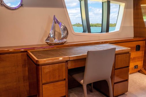 Azimut Flybridge image