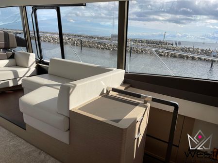 Prestige 590 flybridge image