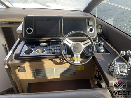 Prestige 590 flybridge image