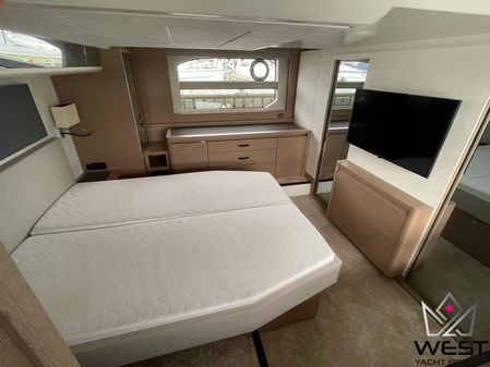 Prestige 590 flybridge image