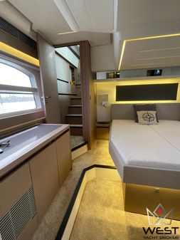 Prestige 590 flybridge image