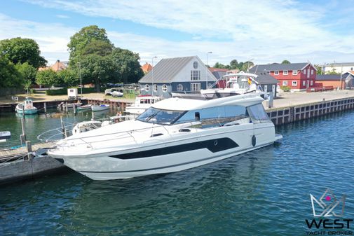 Prestige 590 flybridge image