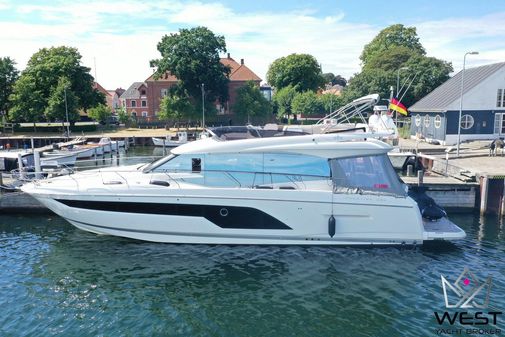 Prestige 590 flybridge image