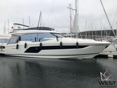 Prestige 590 flybridge image