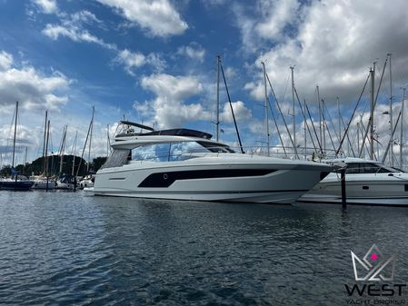 Prestige 590 flybridge image