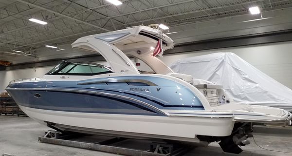 Formula 350 Crossover Bowrider image