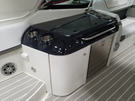 Formula 350 Crossover Bowrider image