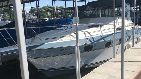 Cruisers Yachts 3370 Esprit