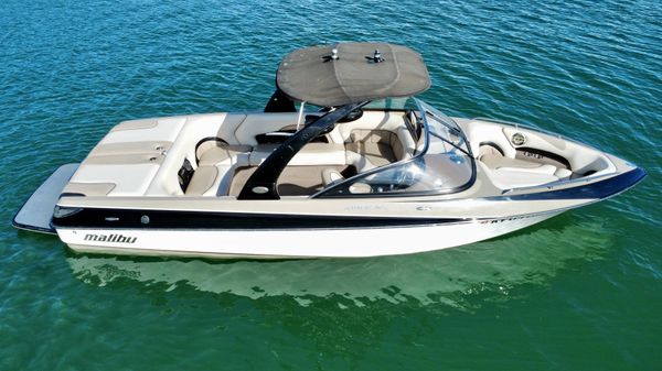 Malibu Sunscape 23 LSV