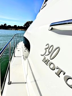 Sea Ray 390 Motor Yacht image