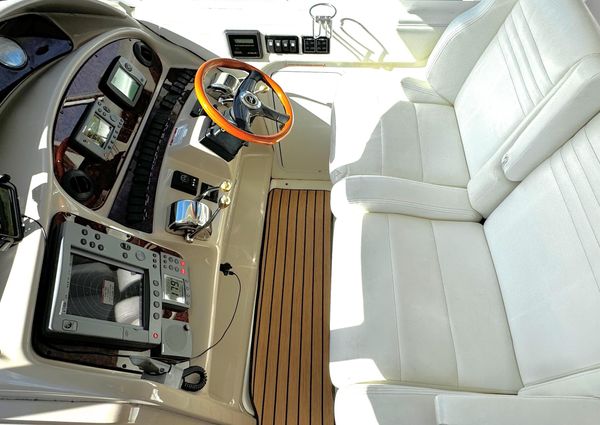 Sea Ray 390 Motor Yacht image