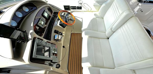 Sea Ray 390 Motor Yacht image