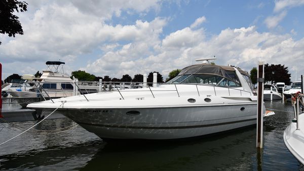 Cruisers Yachts 3870 Express