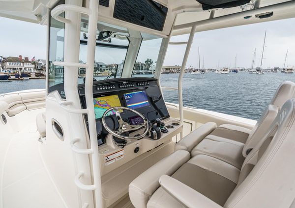 Boston Whaler 330 Outrage image