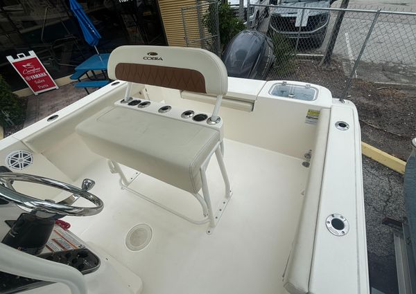 Cobia 220-CENTER-CONSOLE image