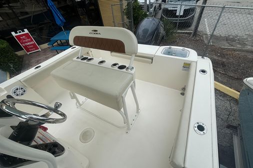 Cobia 220-CENTER-CONSOLE image