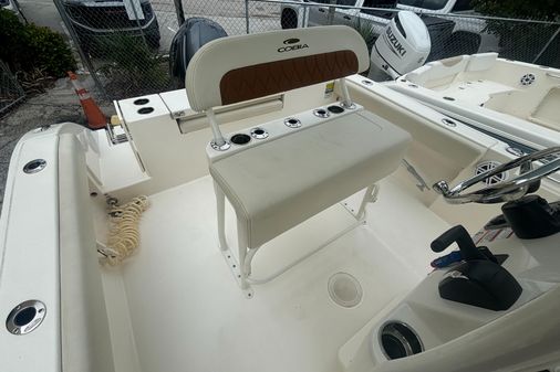 Cobia 220-CENTER-CONSOLE image