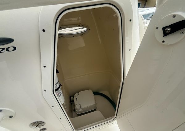 Cobia 220-CENTER-CONSOLE image