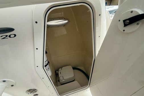 Cobia 220-CENTER-CONSOLE image