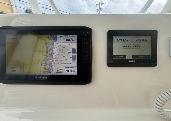 Cobia 220-CENTER-CONSOLE image