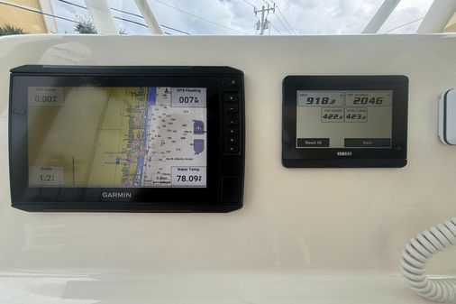 Cobia 220-CENTER-CONSOLE image