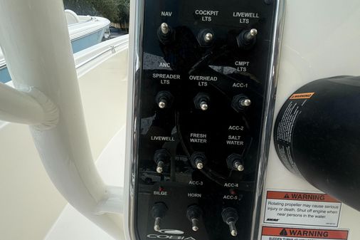 Cobia 220-CENTER-CONSOLE image