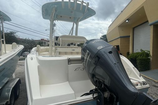 Cobia 220-CENTER-CONSOLE image